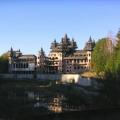 Łapalice - współczesny zamek